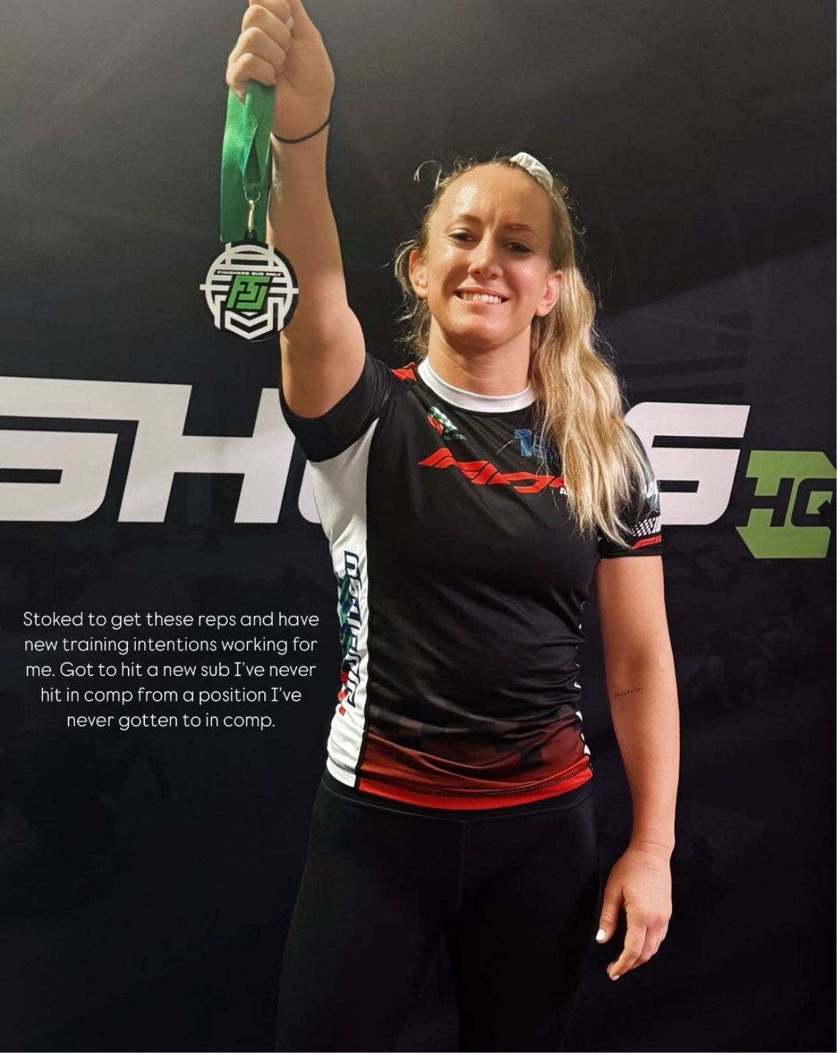 FORMULA 10P - Short Sleeve Black Rashguard